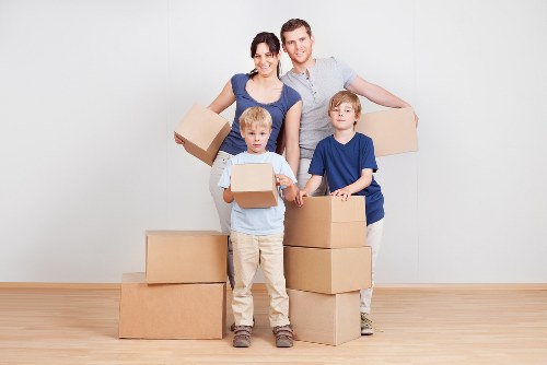 Specialized packing of fragile items by experts